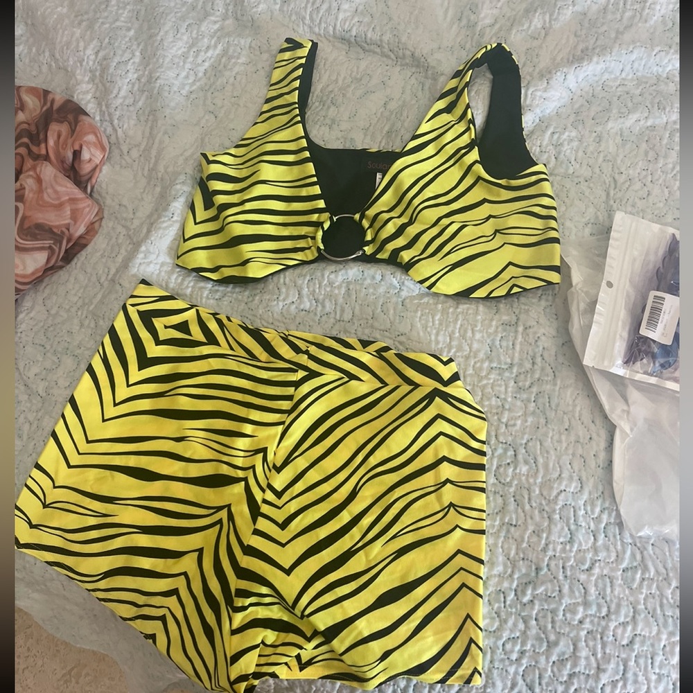 YELLOW ZEBRA SET